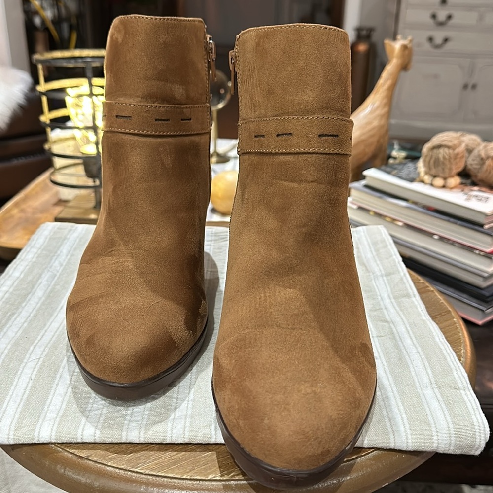 Naturalizer Women’s Jill Faux Suede Ankle Wedge Bootie, Light Brown Size 10 WIDE - Picture 7 of 16